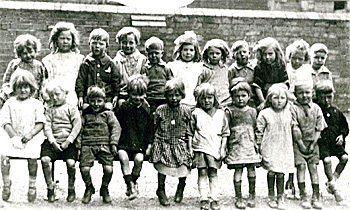 Group of Toddington Church School children about 1925 [Z50/142/237]